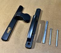 26.85.9005PT Пара ручек с ухватом на длинной планке межосевое 85 мм. RAL9005МАТ. Черный