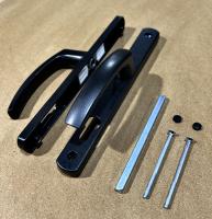 26.85.9005 Пара ручек на длинной планке межосевое 85 мм. RAL9005МАТ. Черный