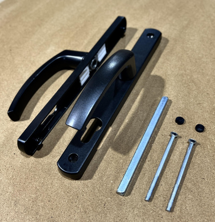 26.85.9005 Пара ручек на длинной планке межосевое 85 мм. RAL9005МАТ. Черный