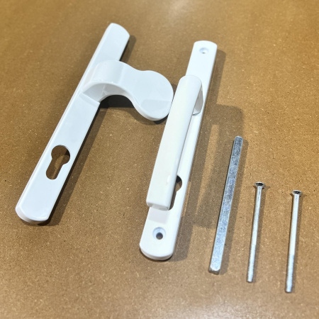 26.85.9016PT Пара ручек с ухватом на длинной планке межосевое 85 мм. RAL9016. Белый